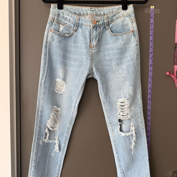 Lightwash Ripped Jean size 26 - Picture 1 of 5